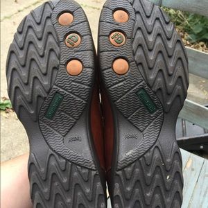 dunham slip on shoes